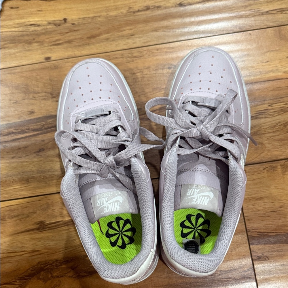 Nike - Picture 5 of 5